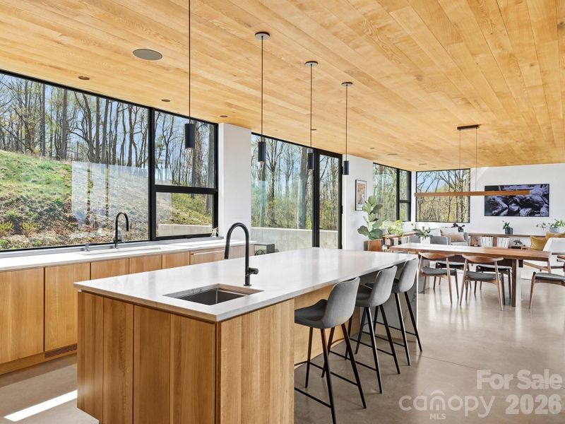 Community amenities in , Asheville (Image 33).