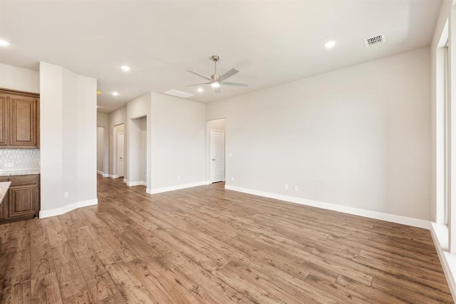 Spacious, unfurnished interior of a new home in Sunset Ridge, Alvarado (Image 21).