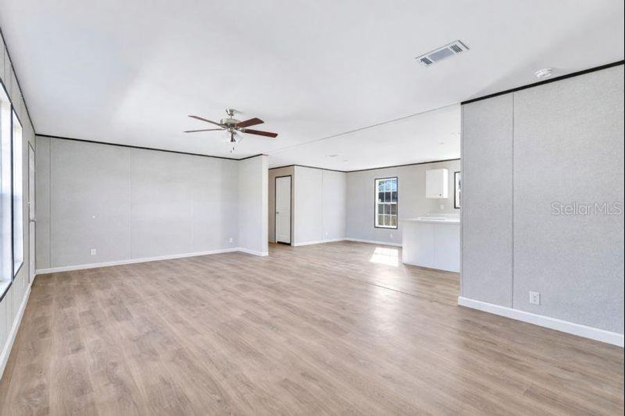 Spacious, unfurnished interior of a new home in , St. Cloud (Image 5).