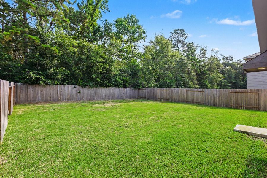 Exterior details and patio area of a home in Hill and Dale Ranch, Splendora (Image 3).