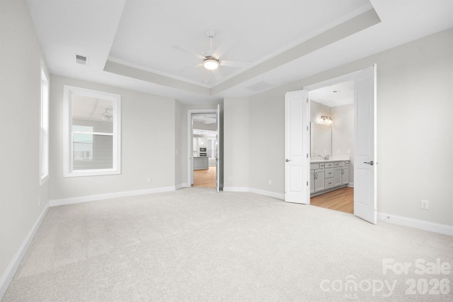 Spacious, unfurnished interior of a new home in Handsmill on Lake Wylie, York (Image 15).