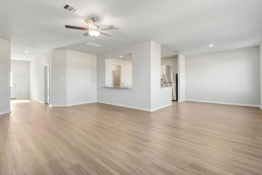 Spacious, unfurnished interior of a new home in Cypress Trails at Bauer Landing, Hockley (Image 9).