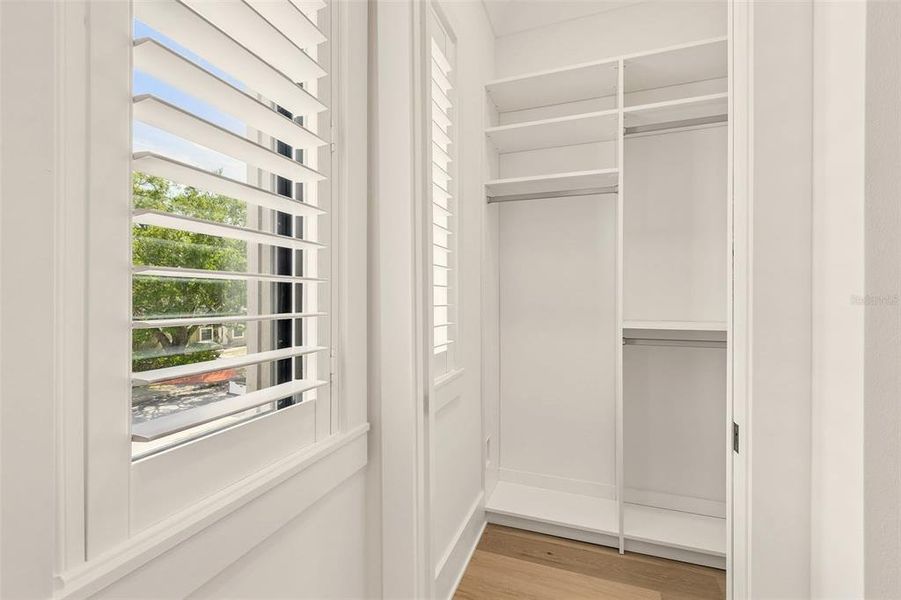 Spacious, unfurnished interior of a new home in , Tampa (Image 77).