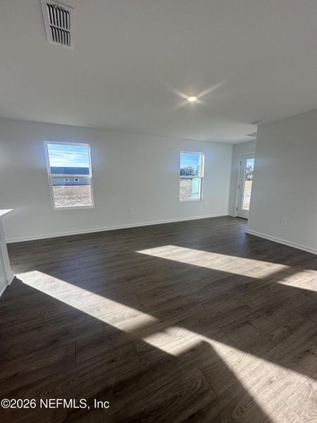 Spacious, unfurnished interior of a new home in Rookery, Green Cove Springs (Image 10).