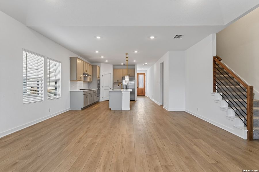 Spacious, unfurnished interior of a new home in , San Antonio (Image 17).