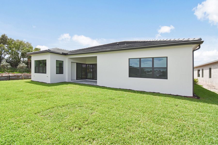 Exterior details and patio area of a home in Greyhawk Landing, Lake Worth (Image 25).
