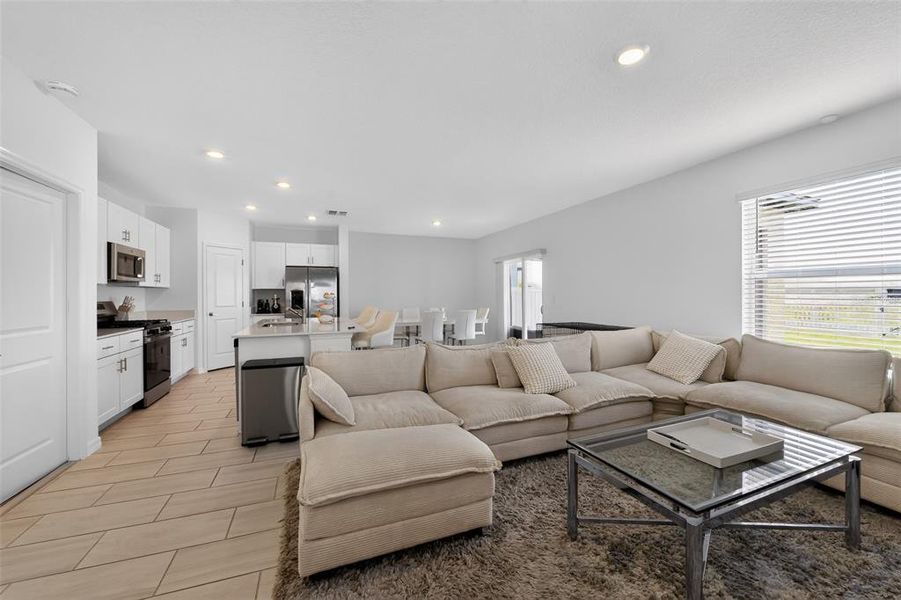 Furnished interior view inside a new home in Prosperity Lakes, Parrish (Image 11). Furnished interior view inside a new home in Prosperity Lakes, Parrish (Image 11).
