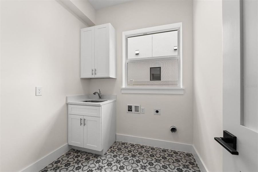 Furnished interior view inside a new home in , Orlando (Image 37).