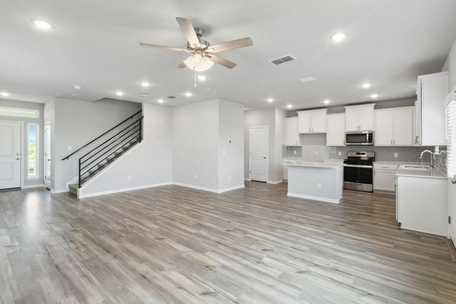 Spacious, unfurnished interior of a new home in , Buda (Image 14).
