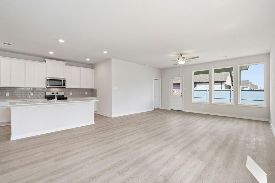Spacious, unfurnished interior of a new home in Fulshear Lakes 45' at Fulshear Lakes, Fulshear (Image 18). Spacious, unfurnished interior of a new home in Fulshear Lakes 45' at Fulshear Lakes, Fulshear (Image 18).