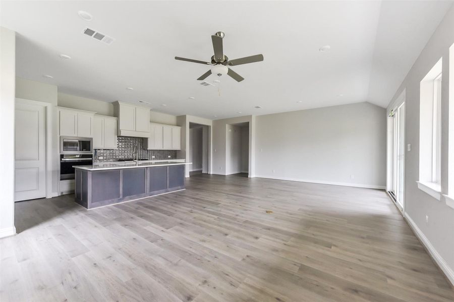 Spacious, unfurnished interior of a new home in Evergreen 55', Conroe (Image 32).