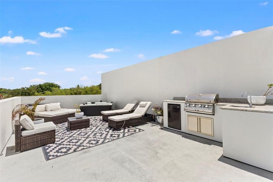 Exterior details and patio area of a home in , Pinellas Park (Image 23).