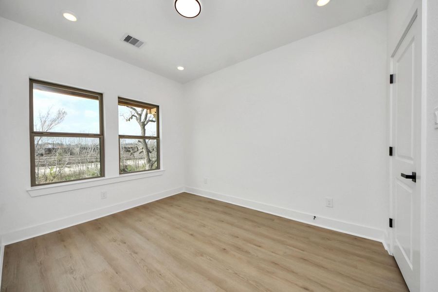 Spacious, unfurnished interior of a new home in , Houston (Image 26).