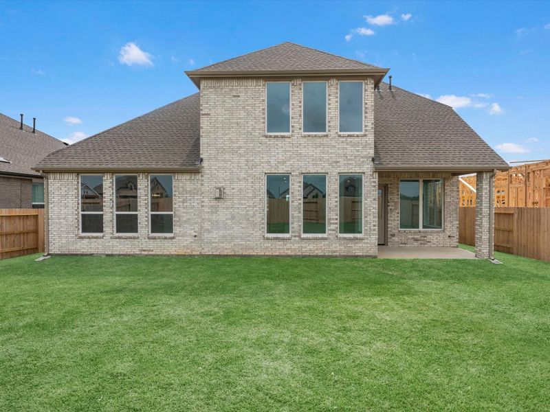 Exterior details and patio area of a home in Wildrye, Waller (Image 3).