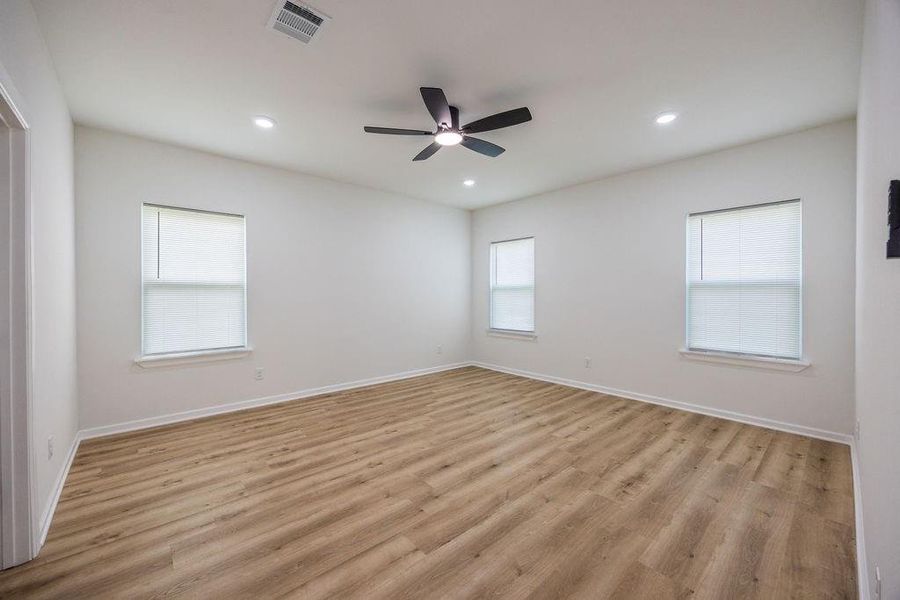 Spacious, unfurnished interior of a new home in , Woodway (Image 16).