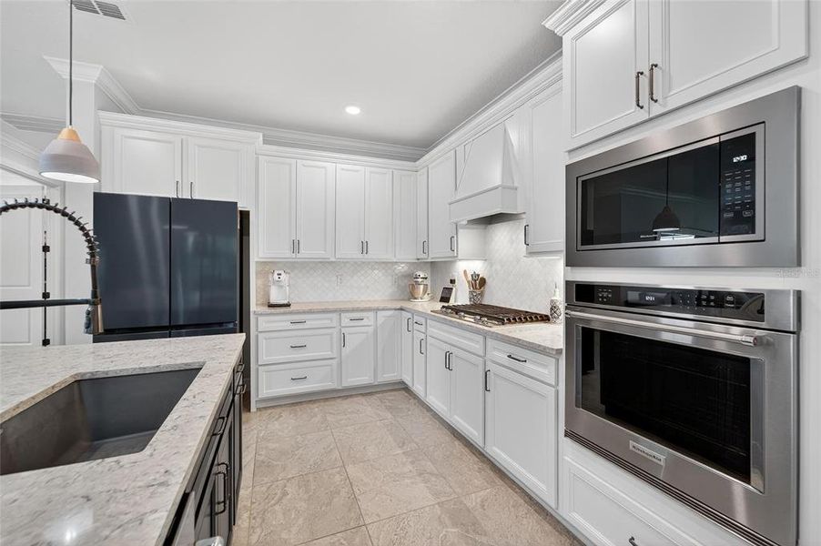 Furnished interior view inside a new home in , Land O' Lakes (Image 47).