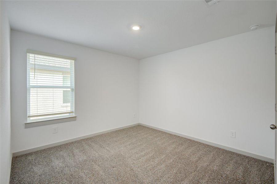 Spacious, unfurnished interior of a new home in , Rosharon (Image 15).
