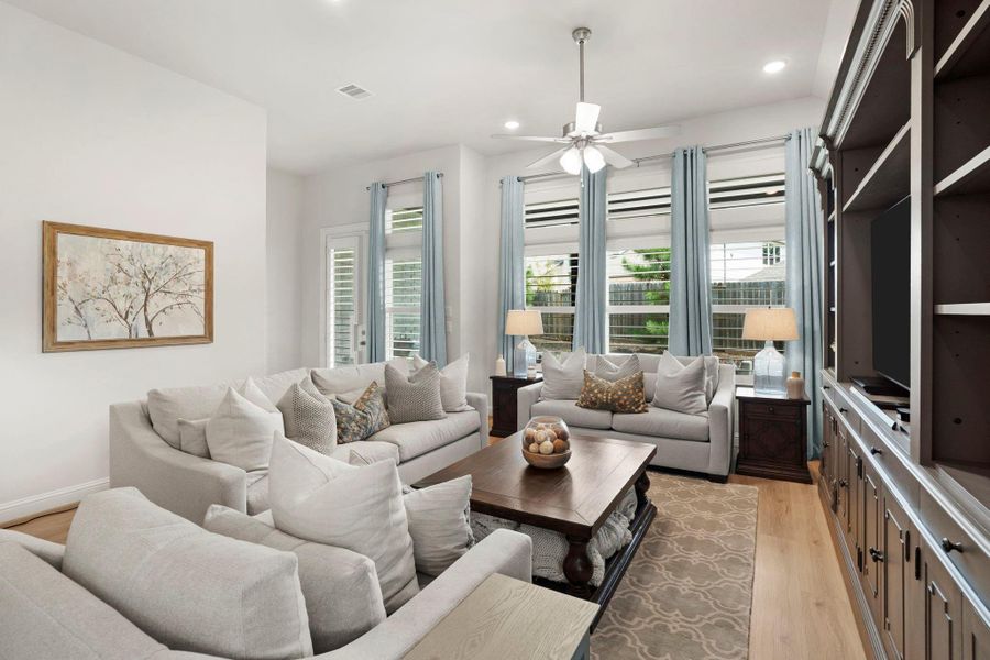 Easily accommodates oversized furniture Easily accommodates oversized furniture