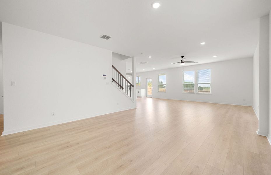 Spacious, unfurnished interior of a new home in Sunfield, Buda (Image 44).