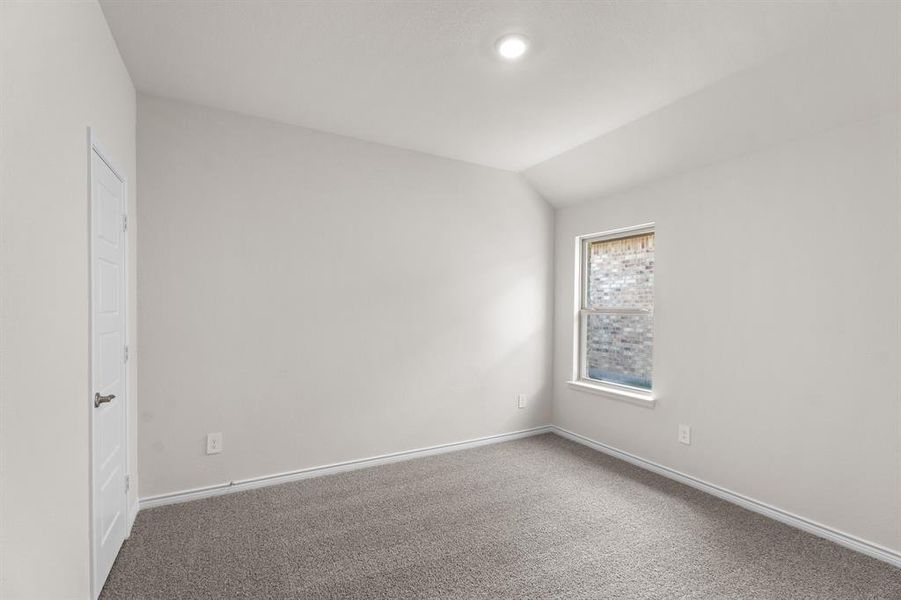 Spacious, unfurnished interior of a new home in Williamsburg, Fate (Image 30).