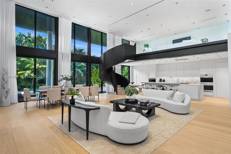 Community amenities in , Golden Beach (Image 27).