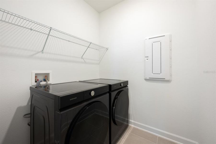 Close-up of interior finishes inside a home in Tohoqua, Kissimmee (Image 20).