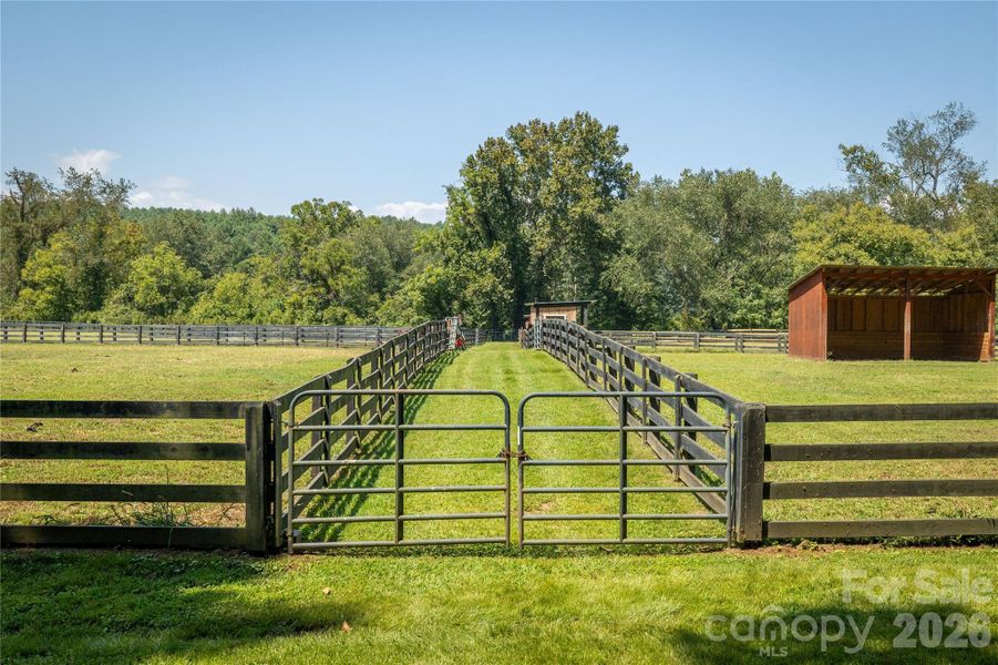 Natural landscape and outdoor views near in Lenoir (Image 28). Natural landscape and outdoor views near in Lenoir (Image 28).