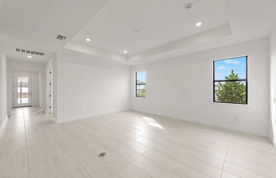 Spacious, unfurnished interior of a new home in Arbor Oaks, North Port (Image 12).