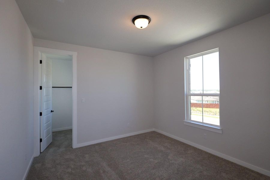 Spacious, unfurnished interior of a new home in Lariat, Liberty Hill (Image 17).