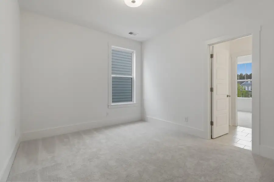 Spacious, unfurnished interior of a new home in Homecoming, Ravenel (Image 20).