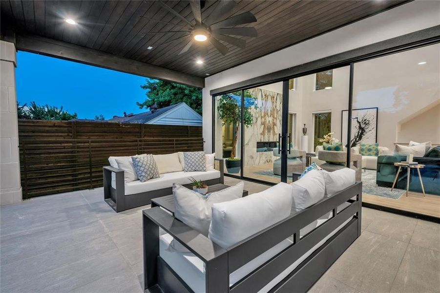 Exterior details and patio area of a home in , Dallas (Image 4).