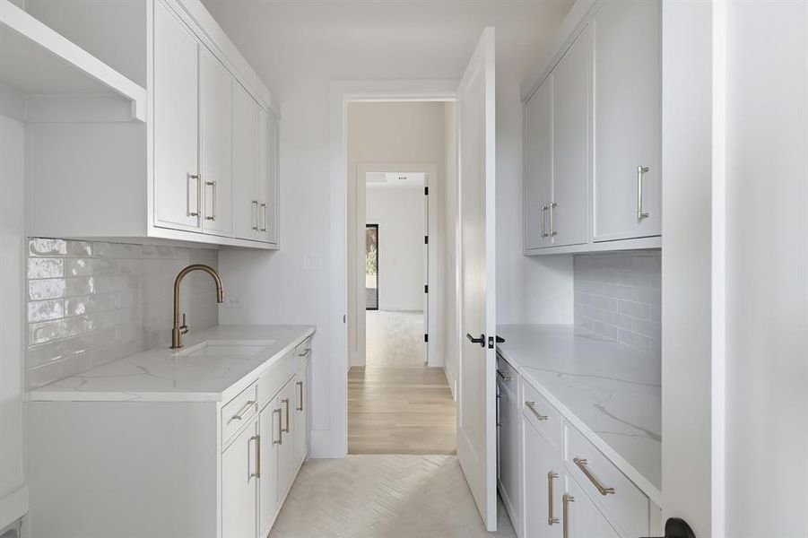 Furnished interior view inside a new home in , Dallas (Image 16).