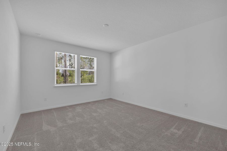 Spacious, unfurnished interior of a new home in Bradley Creek, Green Cove Springs (Image 23).