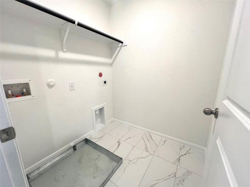 Spacious, unfurnished interior of a new home in Porter Country, Buda (Image 18).