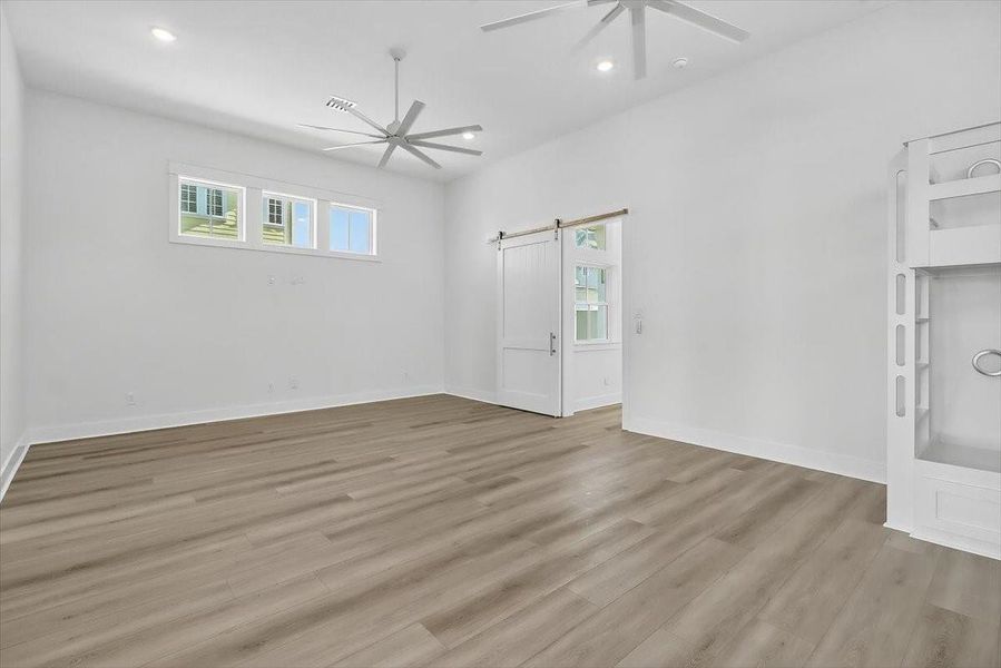 Spacious, unfurnished interior of a new home in , Port Aransas (Image 36).