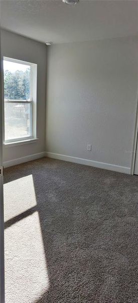 Spacious, unfurnished interior of a new home in Royal Highlands, Weeki Wachee (Image 9).