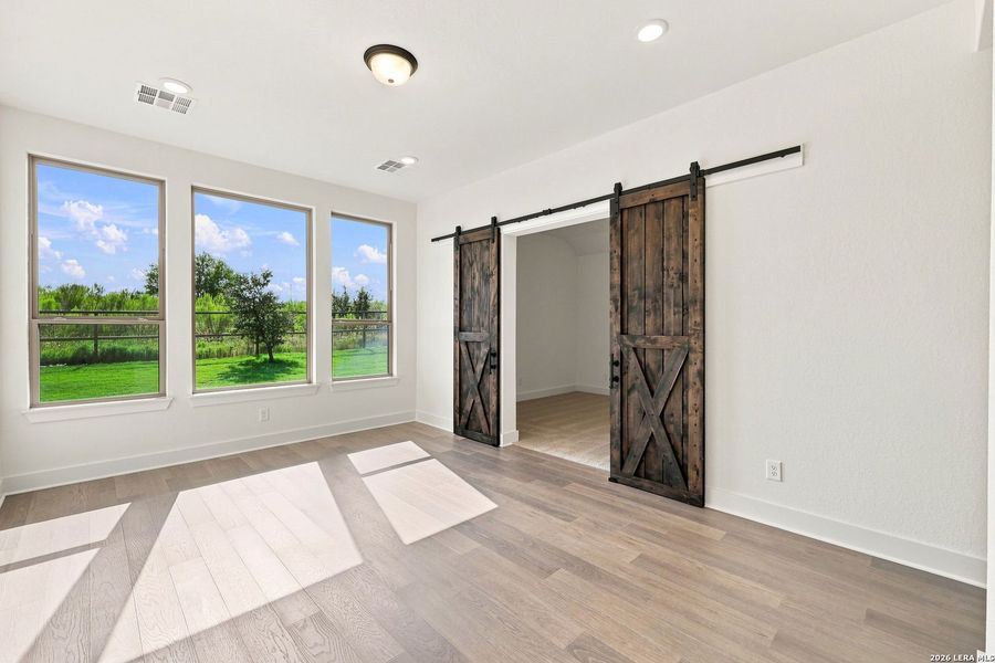 Spacious, unfurnished interior of a new home in Shavano Highlands, San Antonio (Image 26).