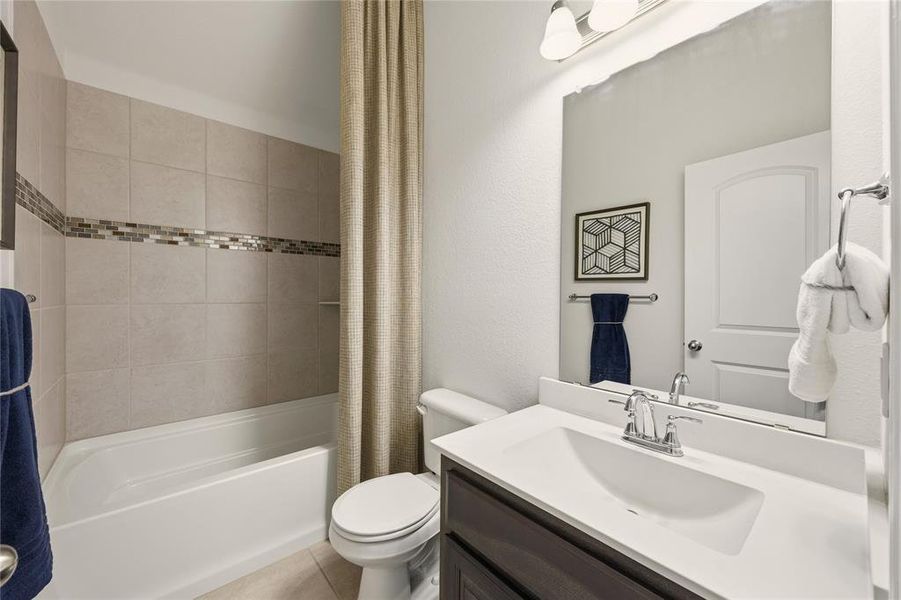 22.Chisholm Hills-Model-Concept 1912-Bathroom-Risewell Homes