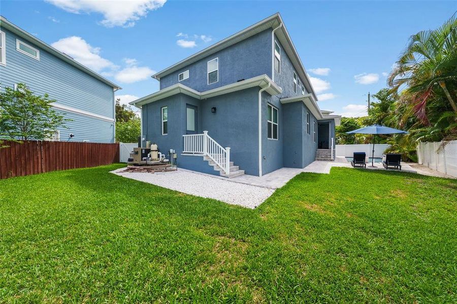 Exterior details and patio area of a home in , Tampa (Image 3).