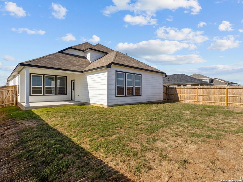Exterior details and patio area of a home in Hannah Heights, Seguin (Image 22).