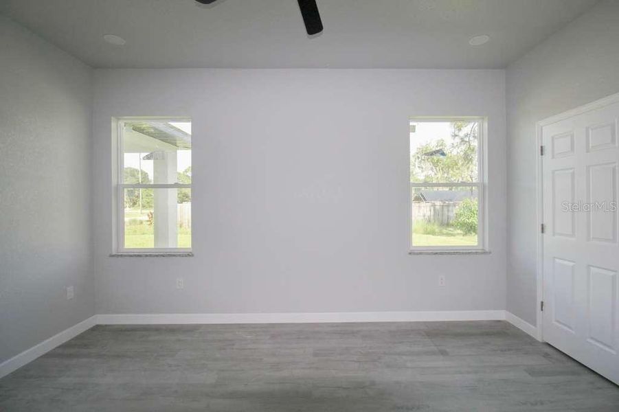 Spacious, unfurnished interior of a new home in , Sebring (Image 18).