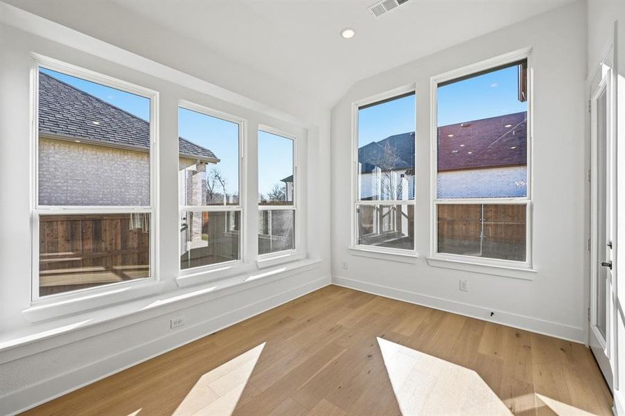 Spacious, unfurnished interior of a new home in Dove Hollow, Waxahachie (Image 21).