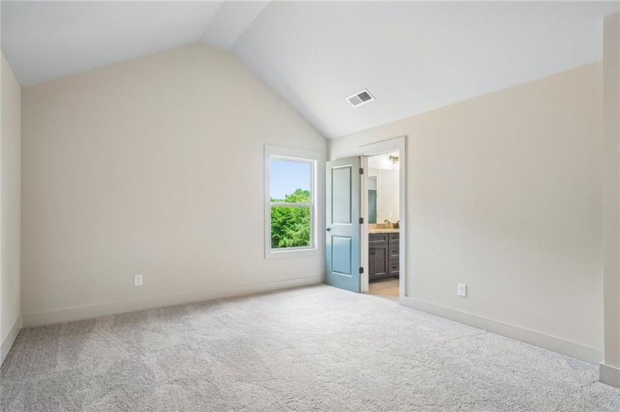 Spacious, unfurnished interior of a new home in Steeplechase, Hoschton (Image 24).