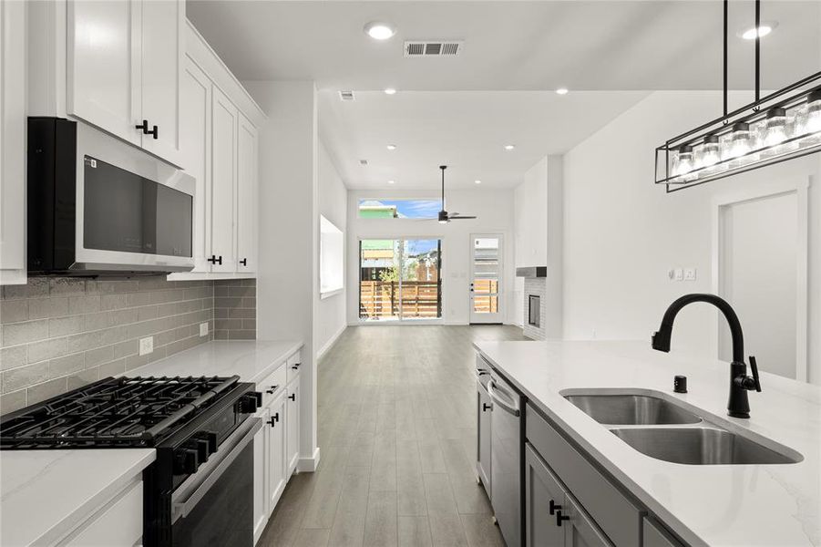 Furnished interior view inside a new home in Willow Grove, Melissa (Image 7). Furnished interior view inside a new home in Willow Grove, Melissa (Image 7).