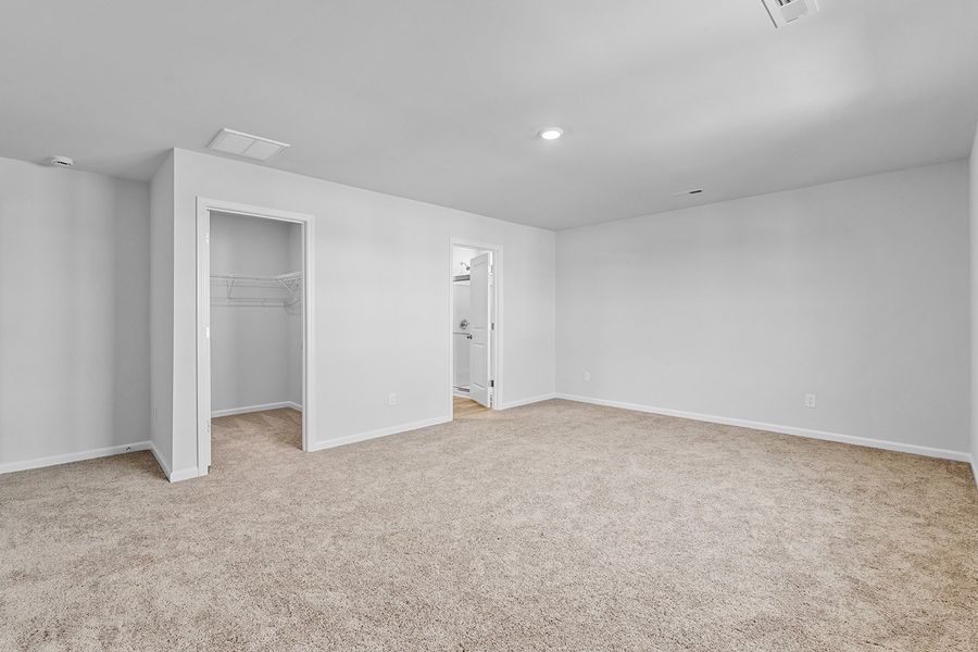 Spacious, unfurnished interior of a new home in Hanes Lake, Winston-Salem (Image 27).