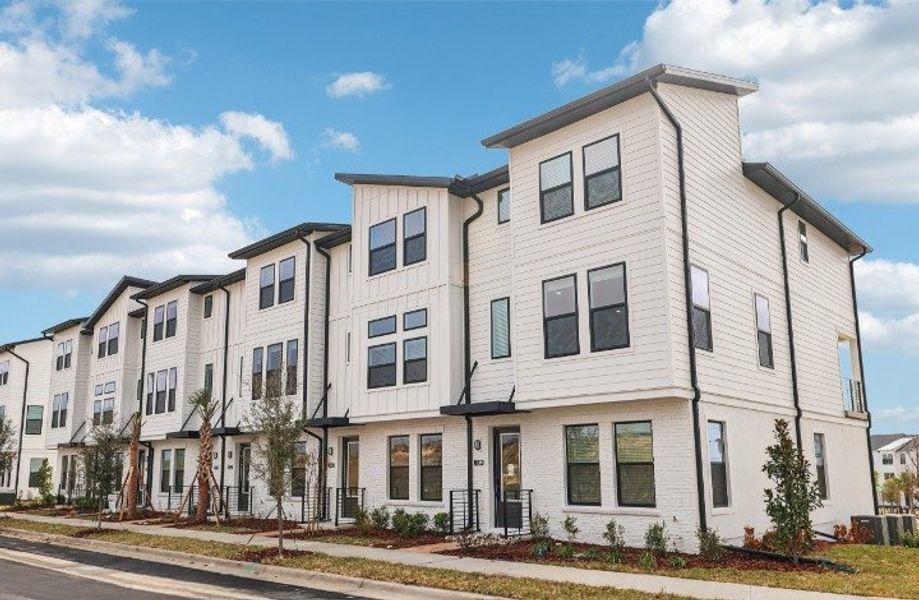 Condo located in Winter Garden, FL showcasing its design and architecture (Image 5).