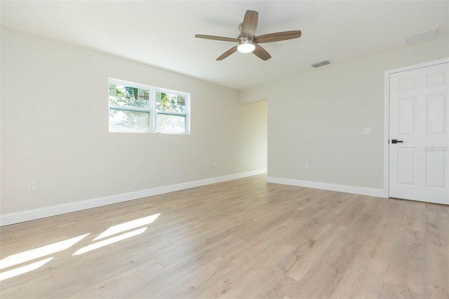Spacious, unfurnished interior of a new home in , Dade City (Image 28).