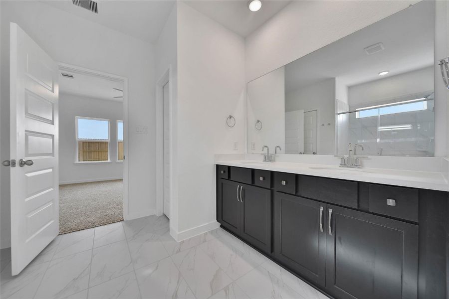 Furnished interior view inside a new home in , Rosharon (Image 7).