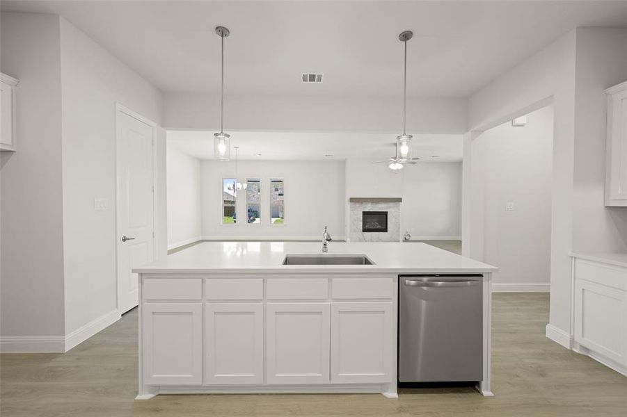 405 Daybreak- Kitchen-3 405 Daybreak- Kitchen-3