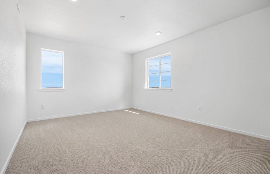 Spacious, unfurnished interior of a new home in Harvest Crossing, Aurora (Image 34).